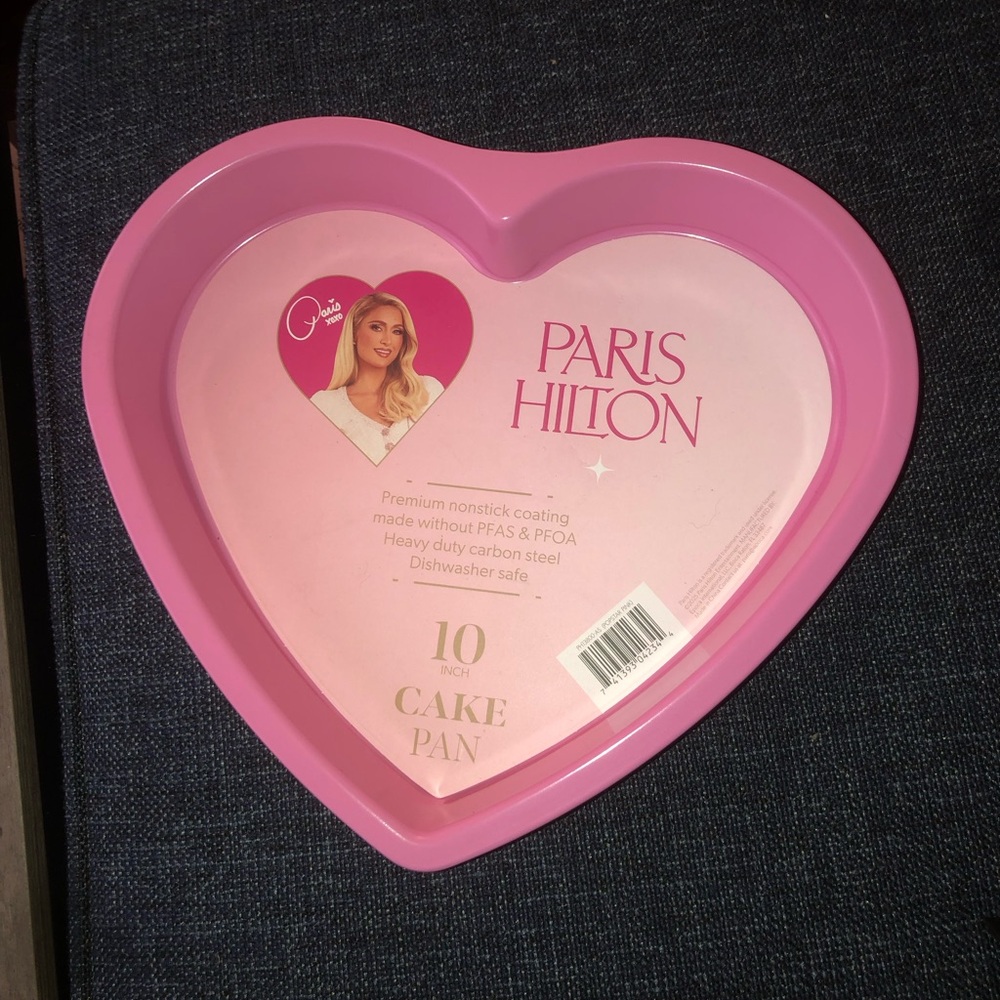 ❤️ Paris Hilton Pink Heart Cake Pan
